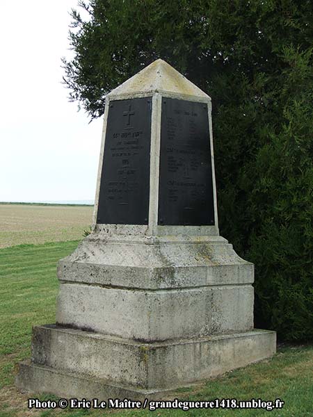 La Nécropole Nationale de Souain 28e Brigade - Détail (suite) du Monument aux morts du 44e RI