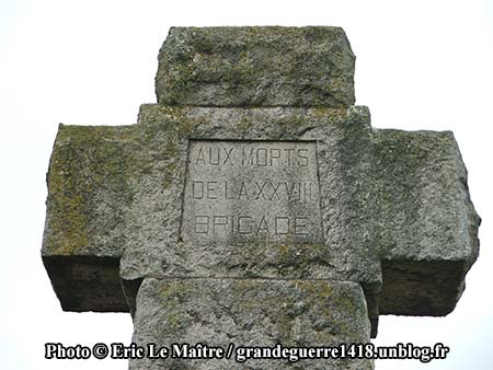 Inscription gravée sur la grande croix au centre de La Nécropole Nationale de Souain 28e Brigade