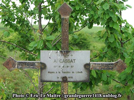 Détails de la croix en mémoire de A. Cassat