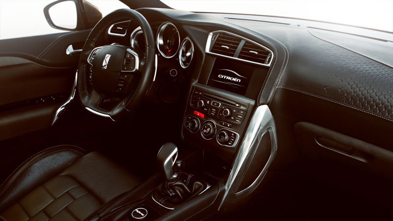 First interior pictures leaked of the upcoming Citroen DS4: